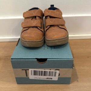 Tom’s boys brown boots size 8 toddler.